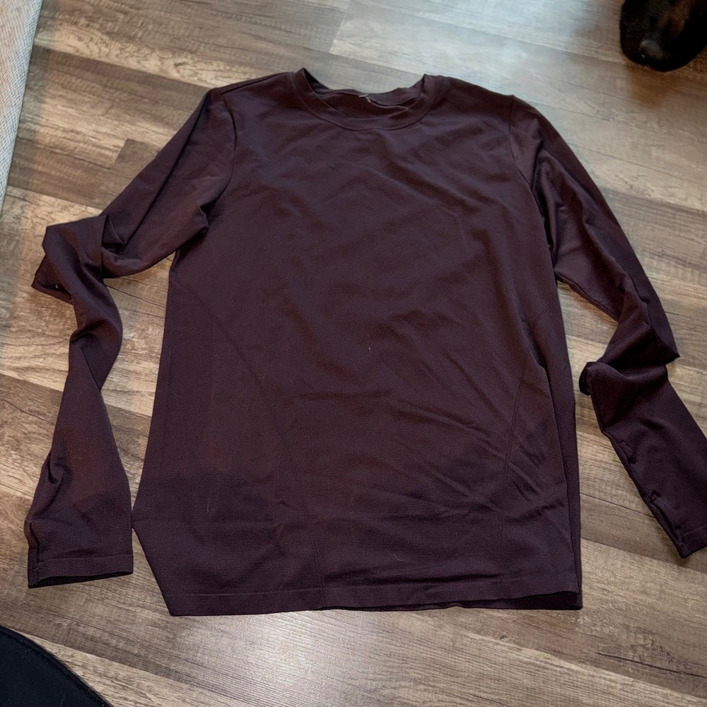 Fabletics Womens Long Sleeve Activewear Top Burgundy Thumbholes Crew Neck Plum